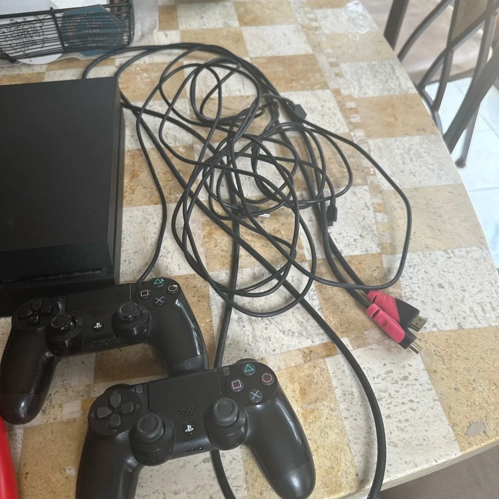 Sony PlayStation 4 Console Bundle - Read Description - 5 Controllers + Games HP
